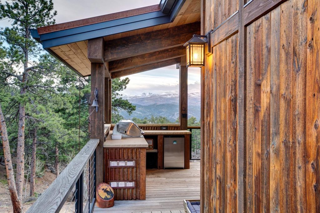 Outdoor kitchen